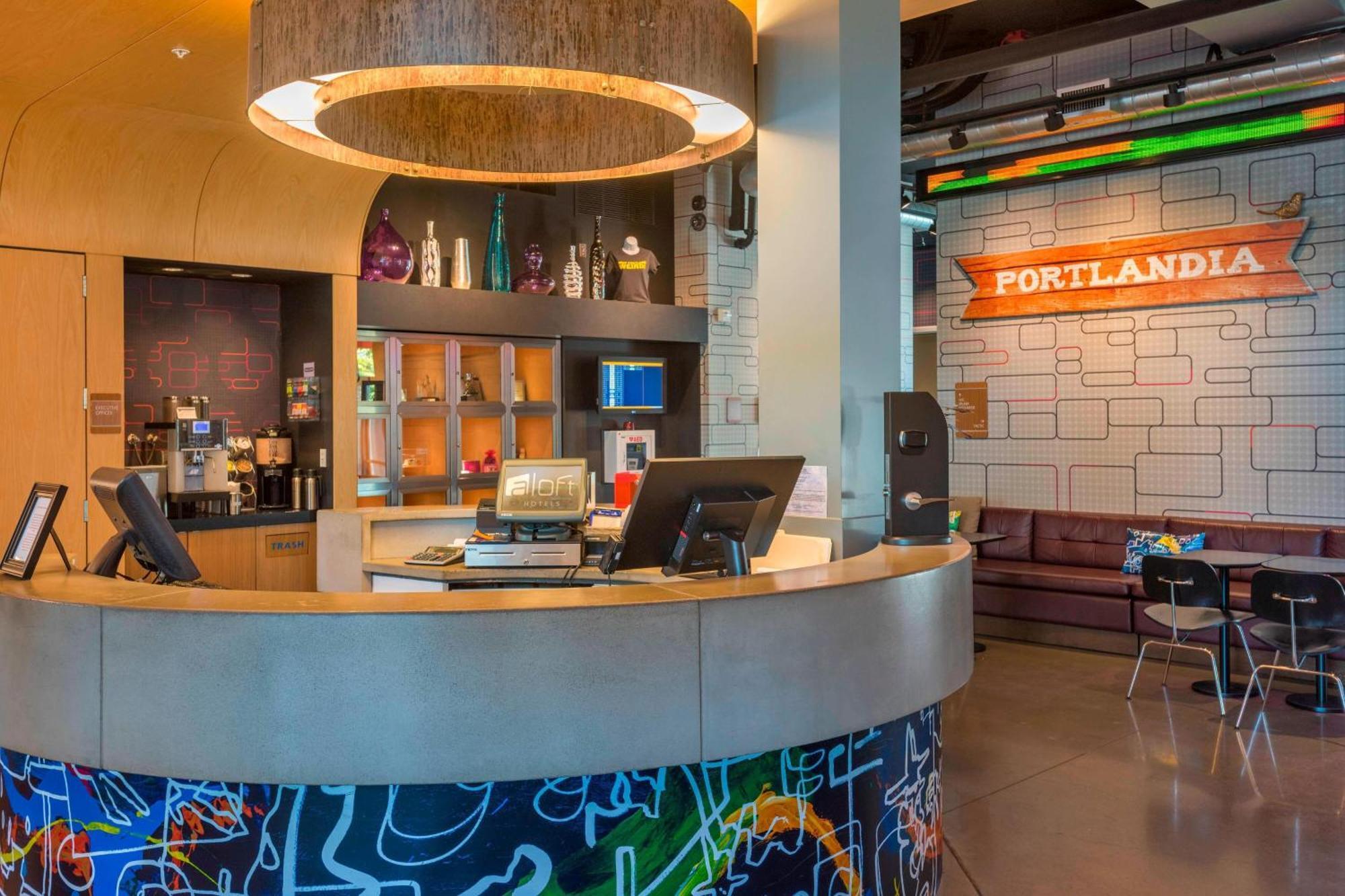 Aloft Airport At Cascade Station Hotel