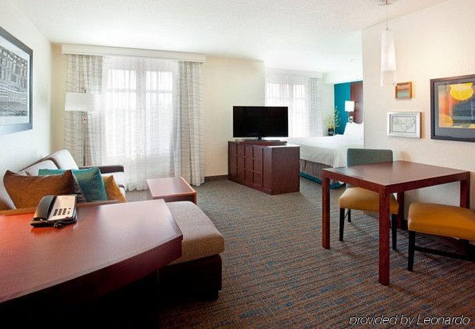 Hotel Aloft Airport At Cascade Station 3*
