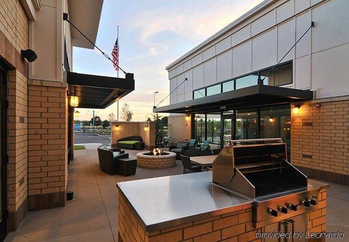 Aloft Airport At Cascade Station 3*