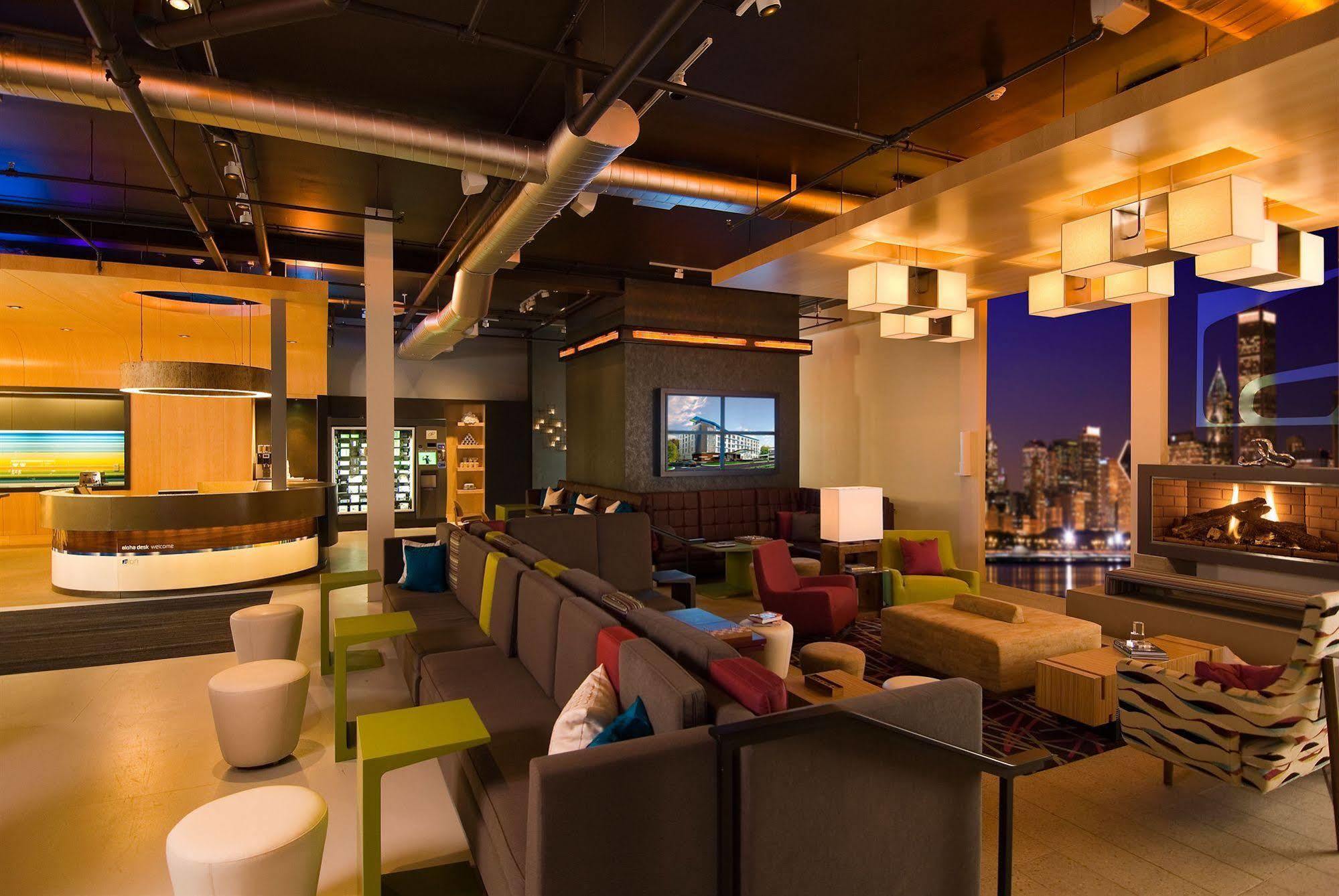 Aloft Airport At Cascade Station Hotel